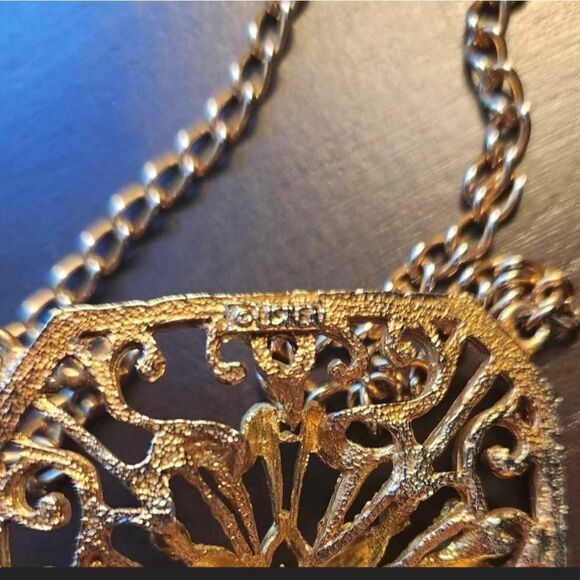 VINTAGE SIGNED LISNER GOLD TONE ORNATE 27" NECKLACE - Picture 4 of 5